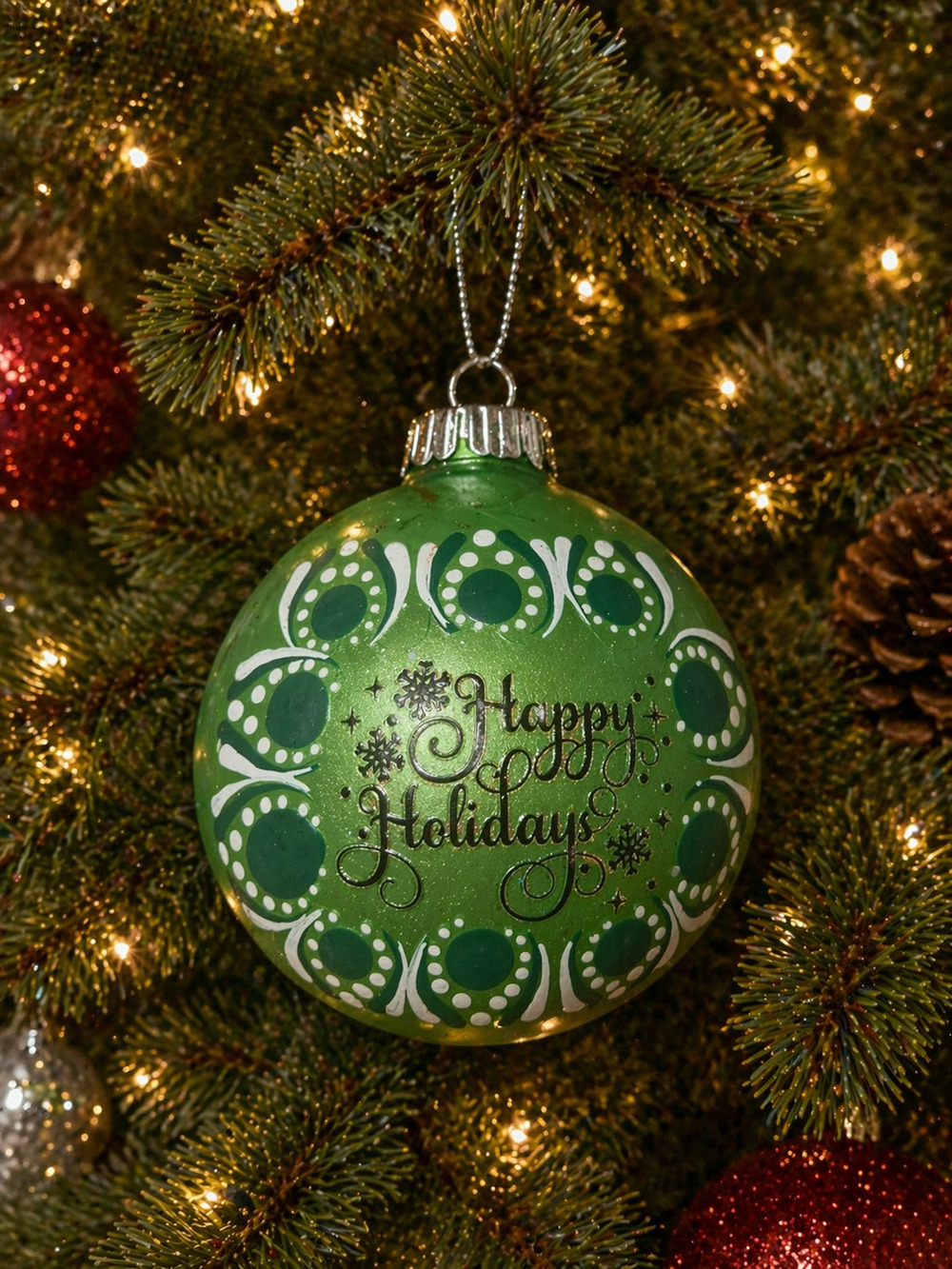 Hand-Painted “Happy Holidays” Green Christmas Ornament – Elegant Festive Decor